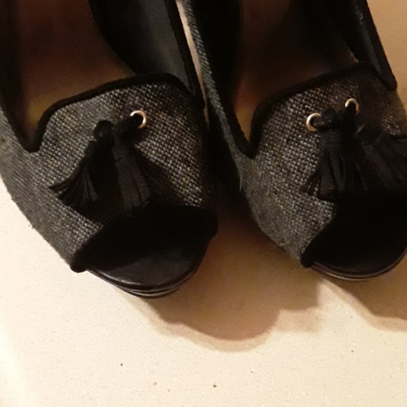 Peep-toe, tassel, grey heels - Picture 3 of 3